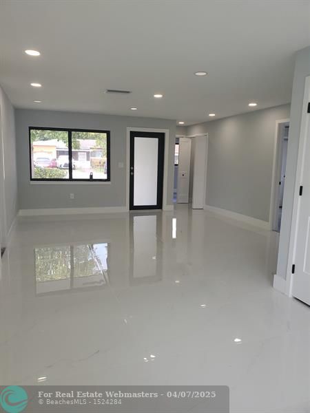 3 of 14 - 440 Ne 174th St, North Miami Beach, FL