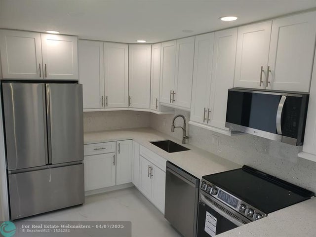 5 of 14 - 440 Ne 174th St, North Miami Beach, FL