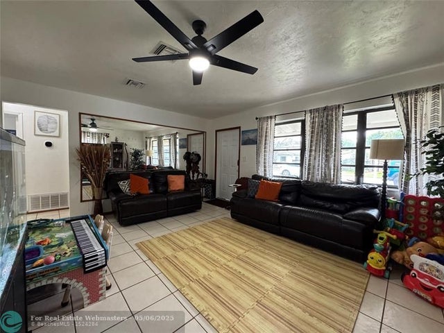 3 of 34 - 1007 N 31st Rd, Hollywood, FL