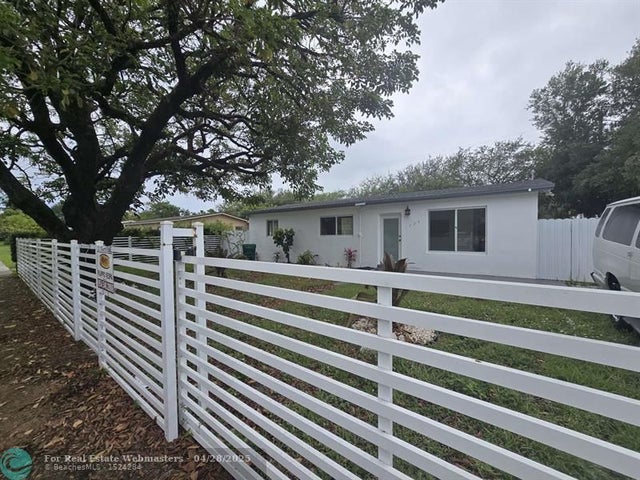 1 of 63 - 1220 Ne 206th St, Miami, FL