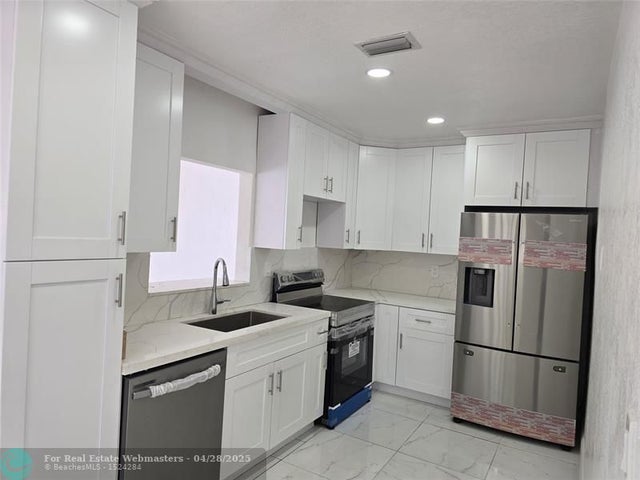 2 of 63 - 1220 Ne 206th St, Miami, FL