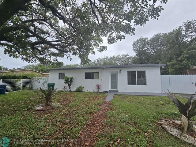 3 of 63 - 1220 Ne 206th St, Miami, FL