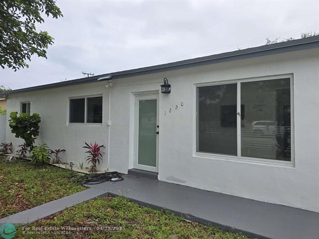 5 of 63 - 1220 Ne 206th St, Miami, FL