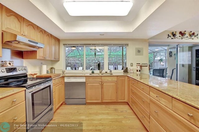 3 of 24 - 321 El Dorado Pkwy, Plantation, FL