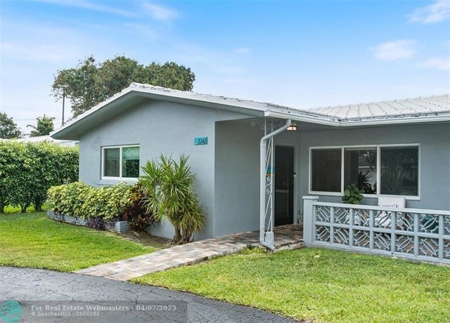 1 of 22 - 2242 Ne 37th St, Lighthouse Point, FL