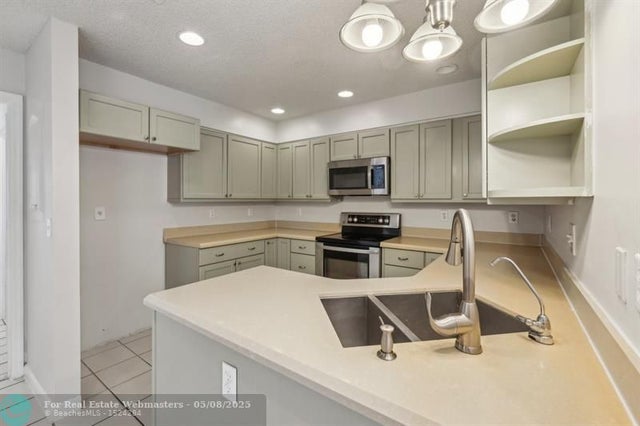 3 of 30 - 204 N D Street, Lake Worth, FL