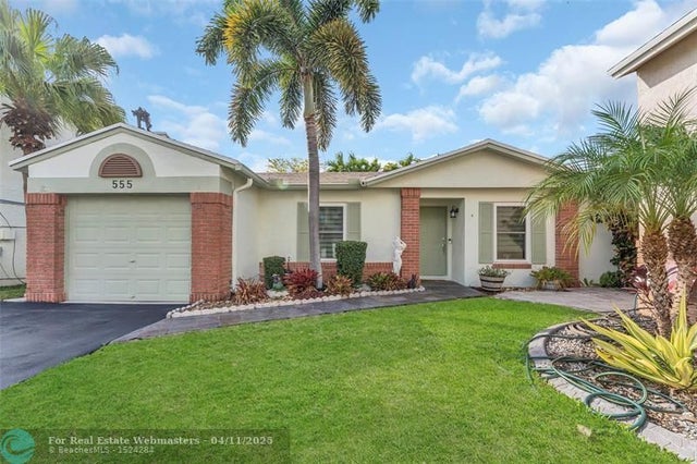 2 of 29 - 555 Abingdon Way, Davie, FL