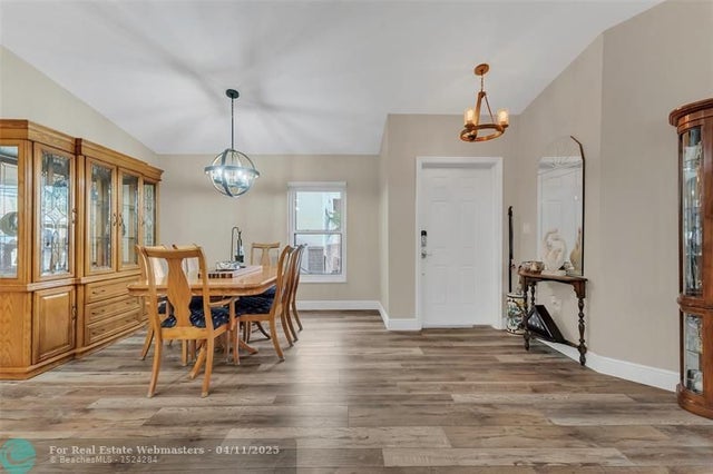 4 of 29 - 555 Abingdon Way, Davie, FL