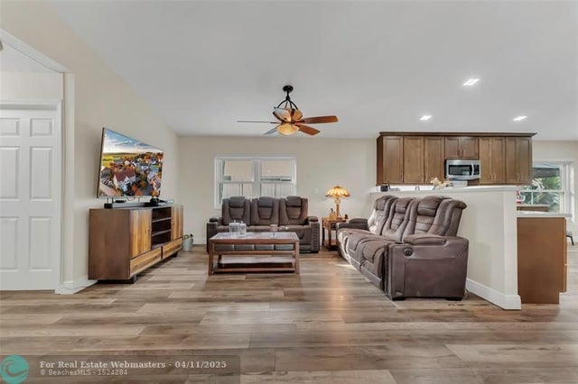 5 of 29 - 555 Abingdon Way, Davie, FL