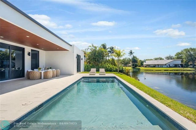 4 of 24 - 1000 Sw 93rd Ave, Plantation, FL