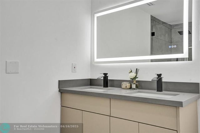 4 of 40 - 1010 N 16th Ave, Hollywood, FL