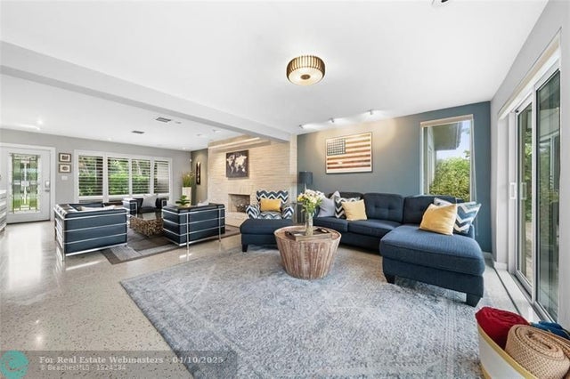 5 of 42 - 2000 Ne 26th Dr, Wilton Manors, FL