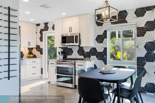 4 of 37 - 657 Nw 30th Ct, Wilton Manors, FL
