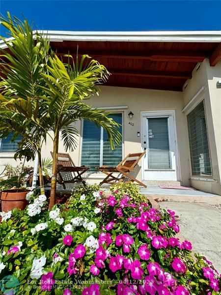 1 of 15 - 402 S 9th St, Lantana, FL