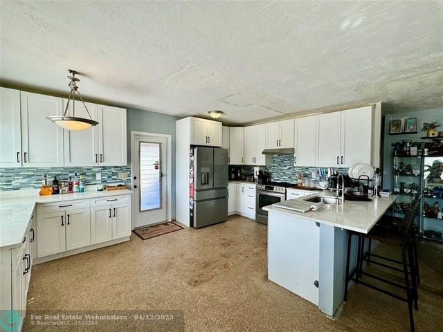 4 of 15 - 402 S 9th St, Lantana, FL