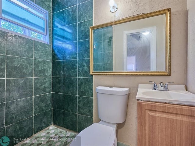 5 of 47 - 881 Sw 49 Way, Margate, FL