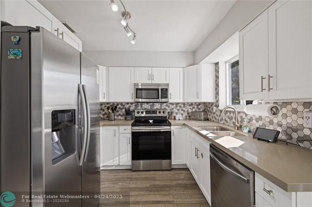 3 of 21 - 2917 Nw 9th Ave, Wilton Manors, FL