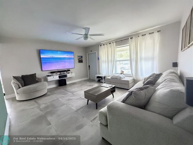 4 of 16 - 2340 N 58th Ter, Hollywood, FL