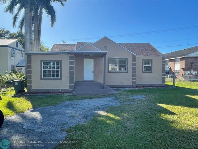 2 of 8 - 554 Se 1st St, Belle Glade, FL