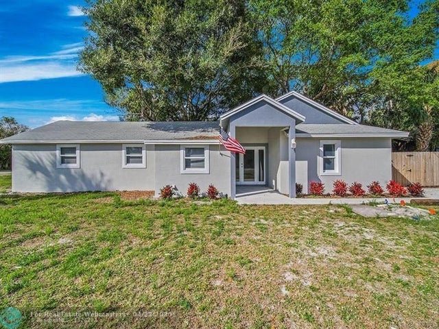 1 of 20 - 3109 Se Amherst Street, Stuart, FL