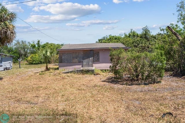 1 of 14 - 4250 29th Ave, Vero Beach, FL
