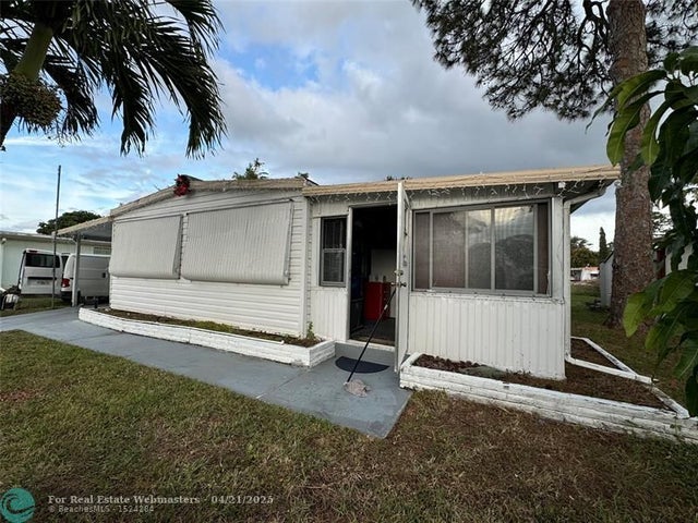 3 of 33 - 6424 Dogwood Lane, Lantana, FL