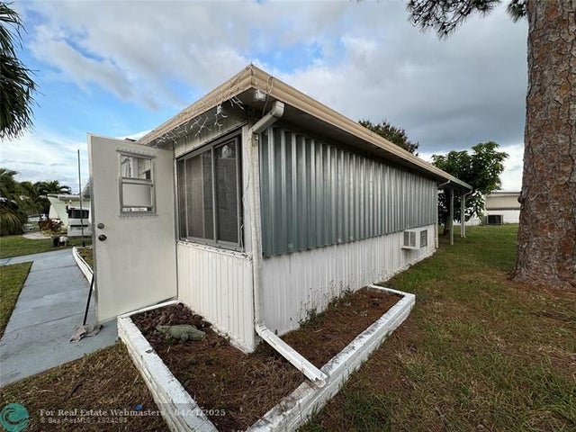 4 of 33 - 6424 Dogwood Lane, Lantana, FL