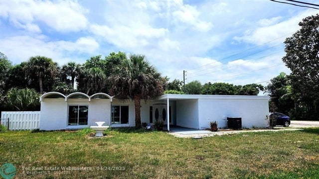1 of 18 - 1715 York Ct, Fort Pierce, FL