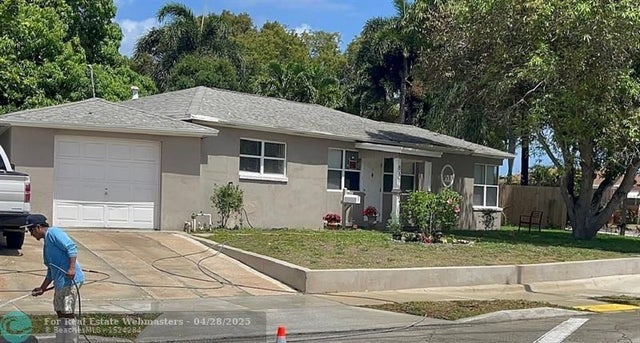 1 of 5 - 861 36th St, West Palm Beach, FL