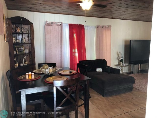 3 of 5 - 861 36th St, West Palm Beach, FL