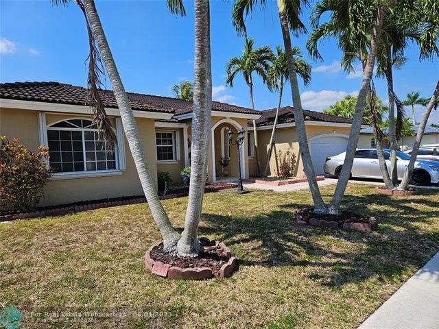 1 of 19 - 15518 Sw 168th Ter, Miami, FL