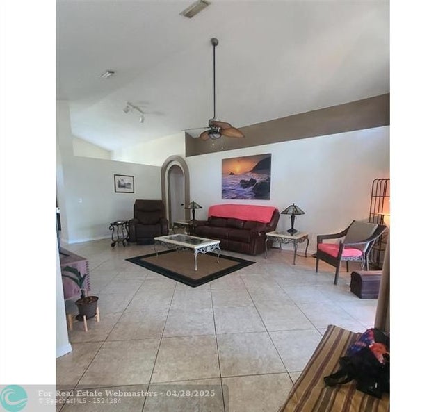 3 of 10 - 860 Noa St, Fort Pierce, FL