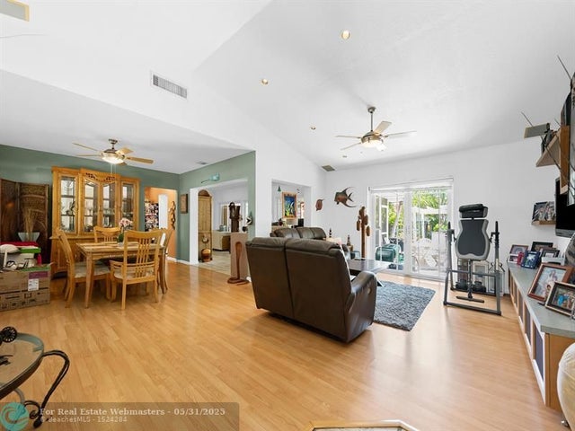 4 of 24 - 2617 Ne 11th Ct, Fort Lauderdale, FL