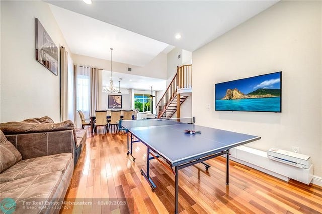 3 of 26 - 1241 S 13th Ave, Hollywood, FL