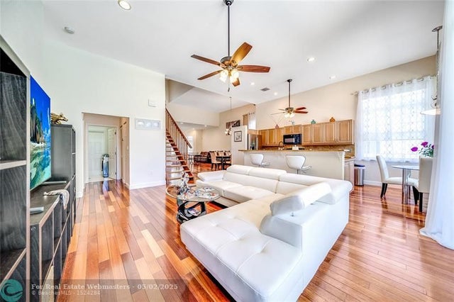 5 of 26 - 1241 S 13th Ave, Hollywood, FL