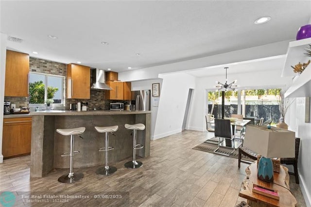 2 of 61 - 923 N 14th Ave, Hollywood, FL