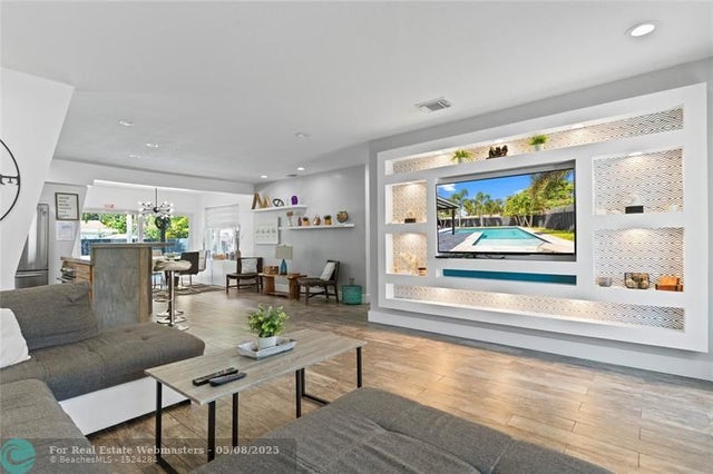3 of 61 - 923 N 14th Ave, Hollywood, FL