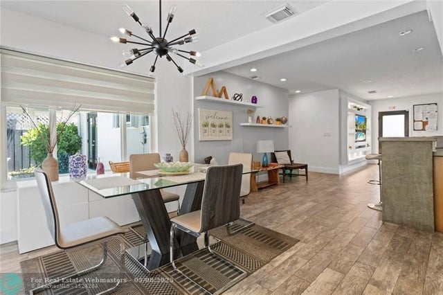 4 of 61 - 923 N 14th Ave, Hollywood, FL