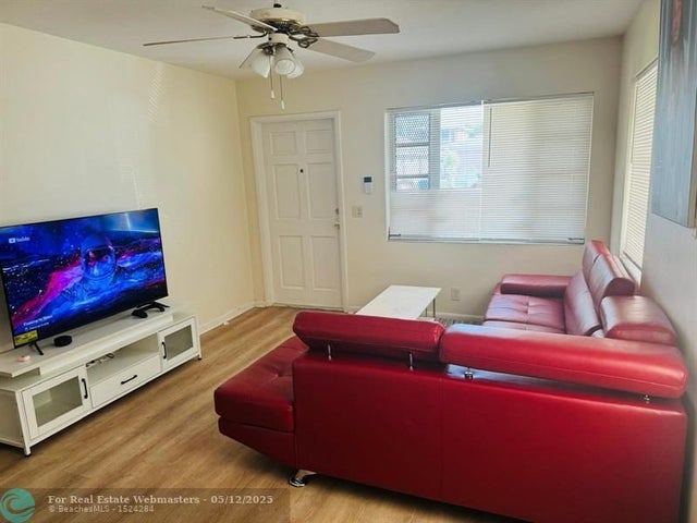 1 of 13 - 958 W 4th St, Riviera Beach, FL