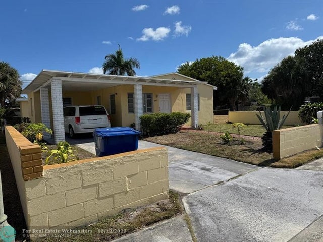 5 of 13 - 958 W 4th St, Riviera Beach, FL