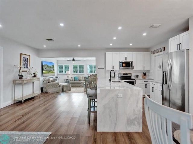 4 of 61 - 801 Se 9th Ave, Deerfield Beach, FL