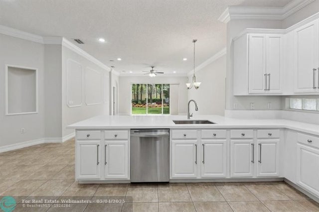 2 of 16 - 126 Canterbury Pl, Royal Palm Beach, FL