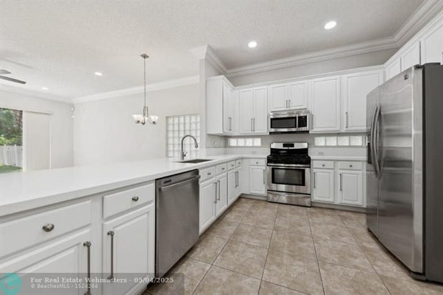 3 of 16 - 126 Canterbury Pl, Royal Palm Beach, FL