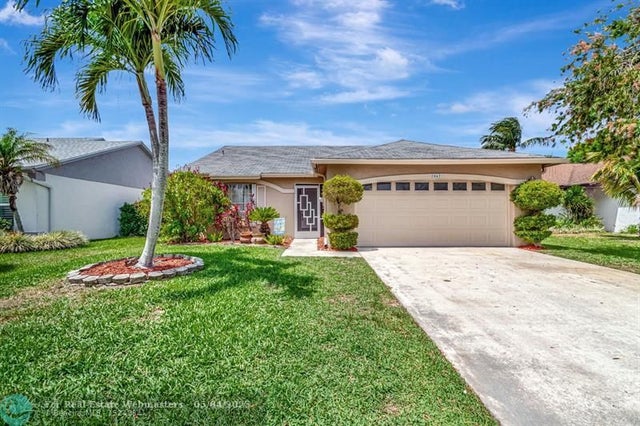 1 of 25 - 5065 Arbor Glen Cir, Lake Worth, FL
