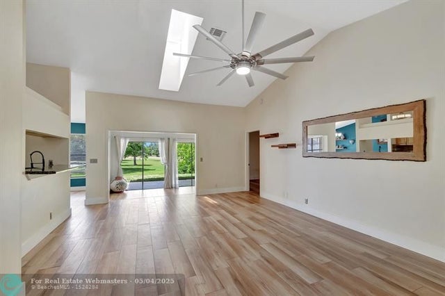 2 of 25 - 5065 Arbor Glen Cir, Lake Worth, FL