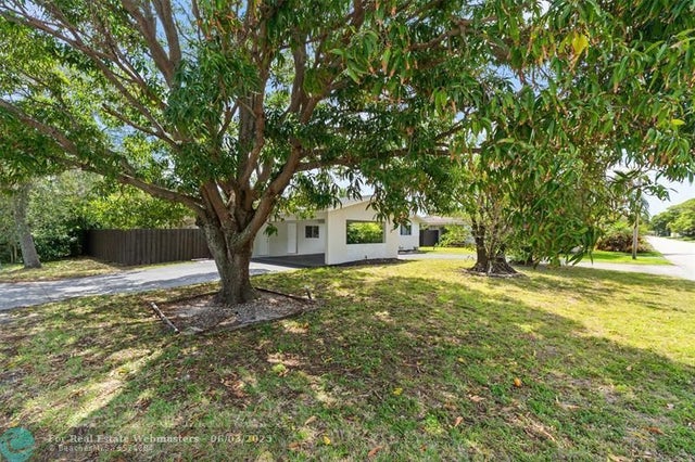 2 of 26 - 4460 Ne 13th Ter, Oakland Park, FL