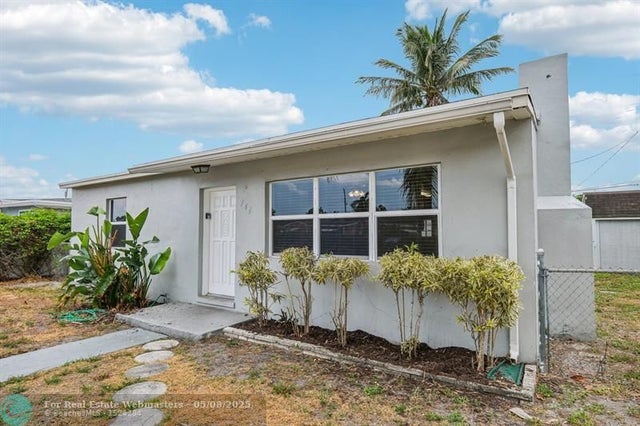 3 of 25 - 744 Dogwood Rd, West Palm Beach, FL