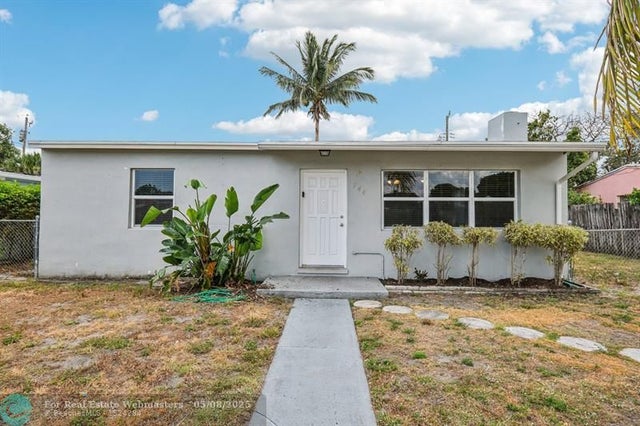 4 of 25 - 744 Dogwood Rd, West Palm Beach, FL