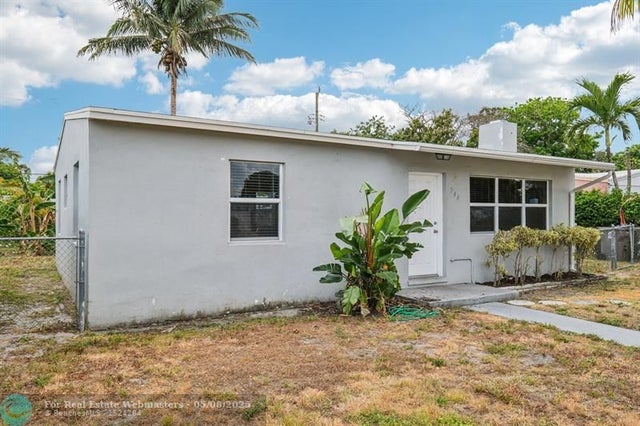 5 of 25 - 744 Dogwood Rd, West Palm Beach, FL