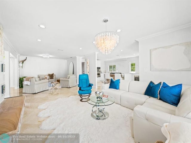 4 of 47 - 2411 Desota Dr, Fort Lauderdale, FL